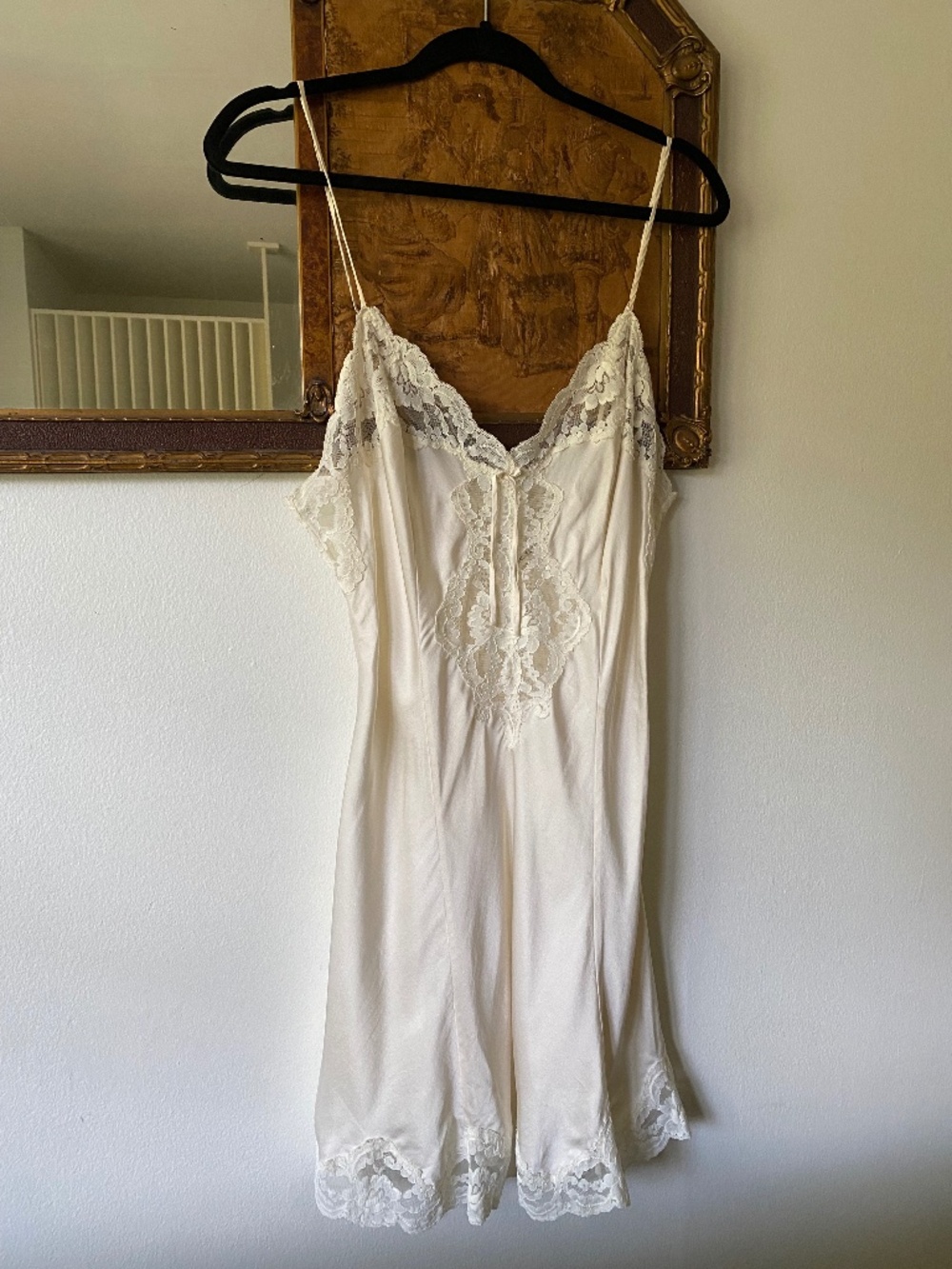 Vintage 1990s Victoria's Secret 100% Silk Ivory Lace Half Slip Large